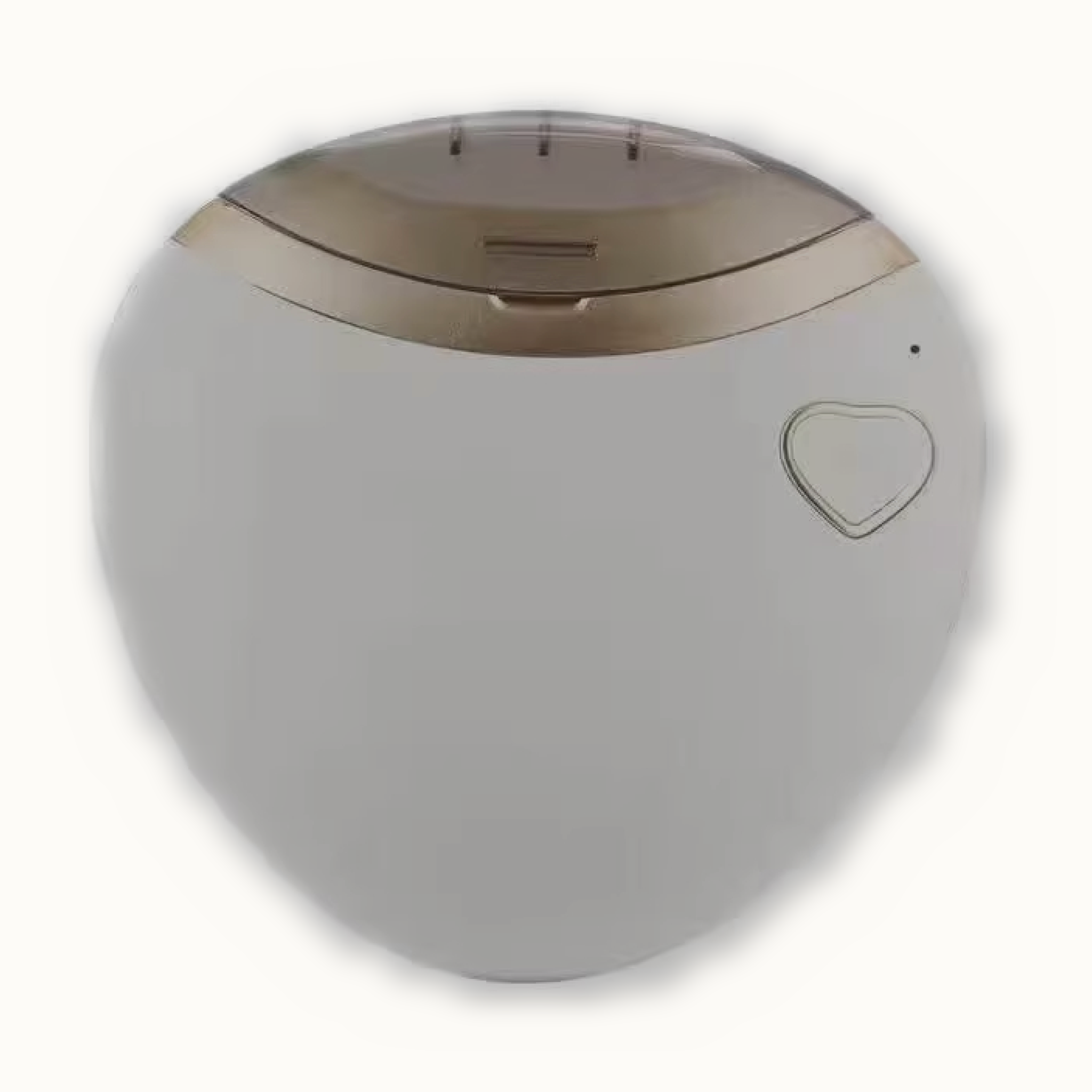 Elektrische nagelknipper in wit met goud — productfoto op crème achtergrond